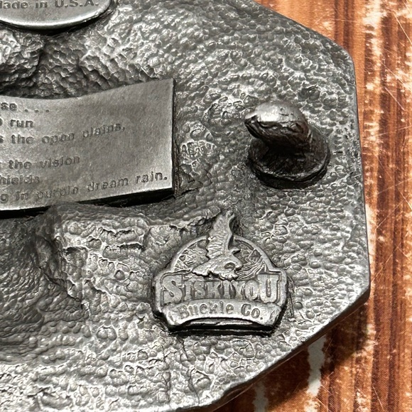 Siskiyou Horse Enamel Belt Buckle, F-7 , Red Green Metal 3D, made in USA 1993 - Picture 6 of 14